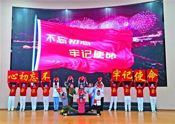 海口开展“送万福、进万家”书法公益活动